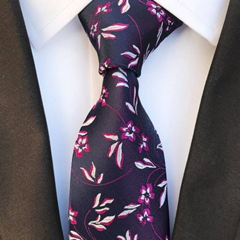 Gravata Preta Com Folhas Rosa E Brancas